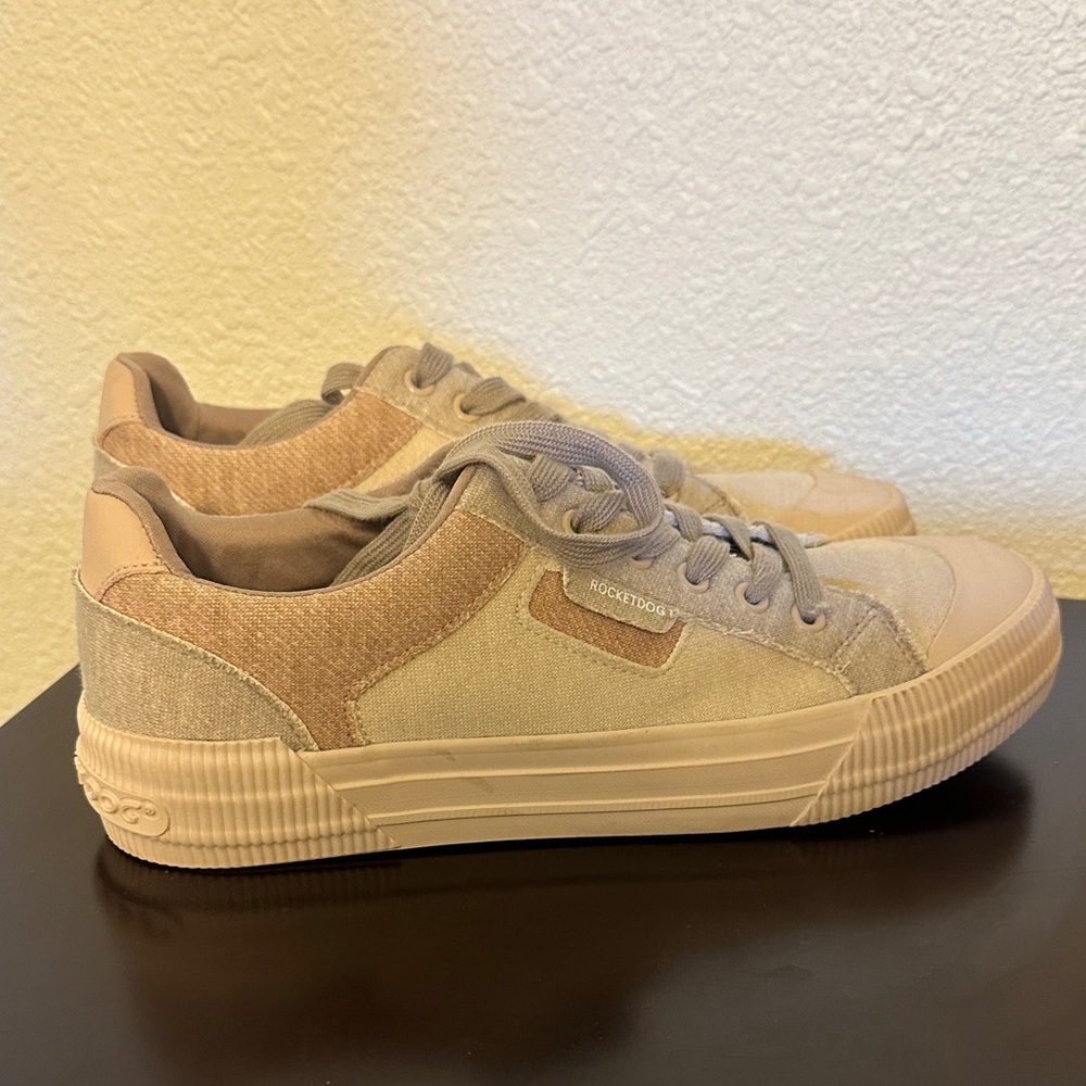 Rocket Dog Cream and Tan Casual Sneakers